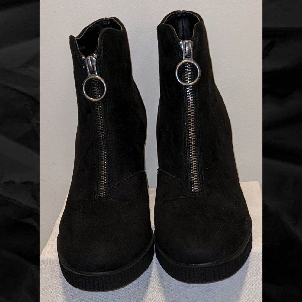 TR White Mountain Thoughtful Ankle Boot - EUC